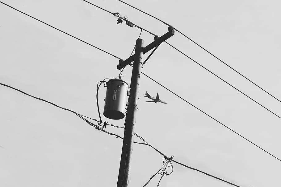 lightpost, plane, overcast, black and white, monochrome, cable HD wallpaper