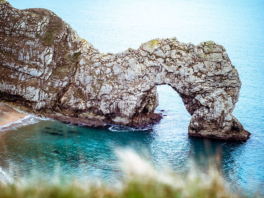 white rock formation, water, ocean, shoreline, nature, cave, cove HD wallpaper