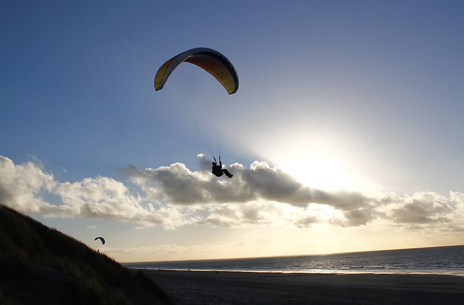 paraglider, beach, paragliding, backlighting, clouds, sky, extreme sports HD wallpaper