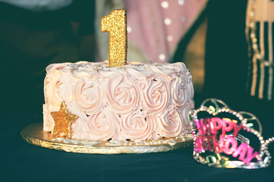 Close-up Photography of Pink Birthday Cake, blur, candle, celebration