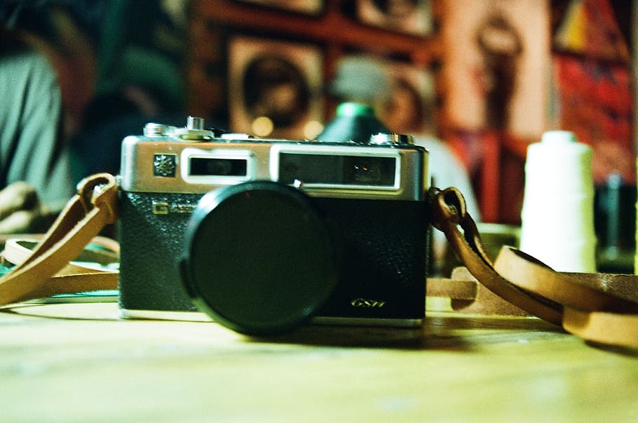 Grey and Black Milc Camera, analog, analog camera, antique, blur, HD wallpaper