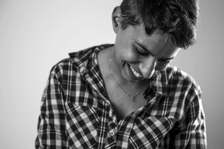 checked pattern, indoors, one person, emotion, studio shot HD wallpaper