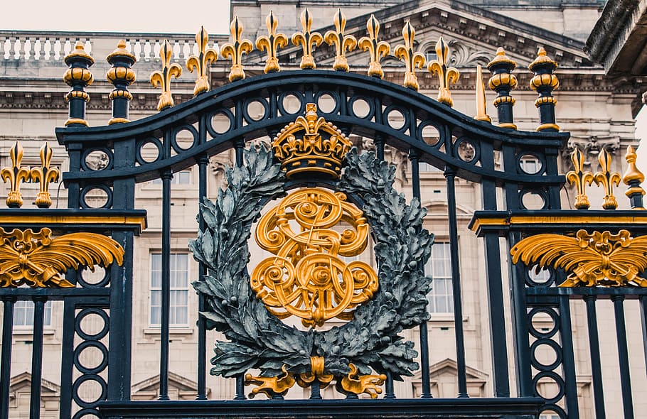 Close-Up of Gate of Buckingham Palace, architecture, building