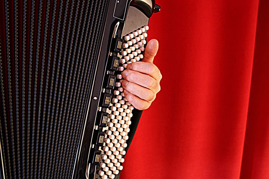 Accordion Wallpaper