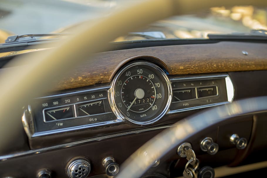 gray and brown classic vehicle speedometer pointing at zero, dashboard HD wallpaper