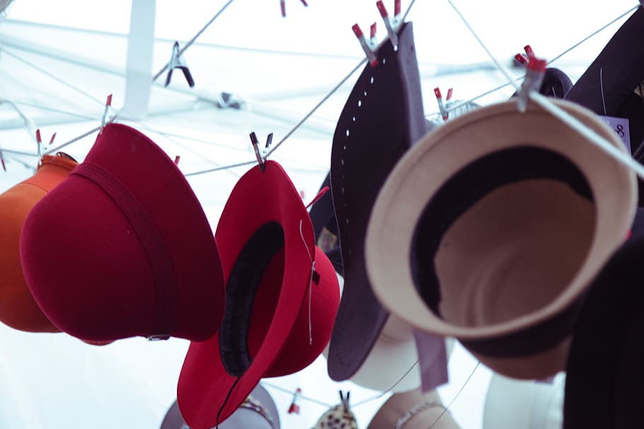 hats, red, orange, felt, pegs, stall, clothesline, clamp, brim HD wallpaper