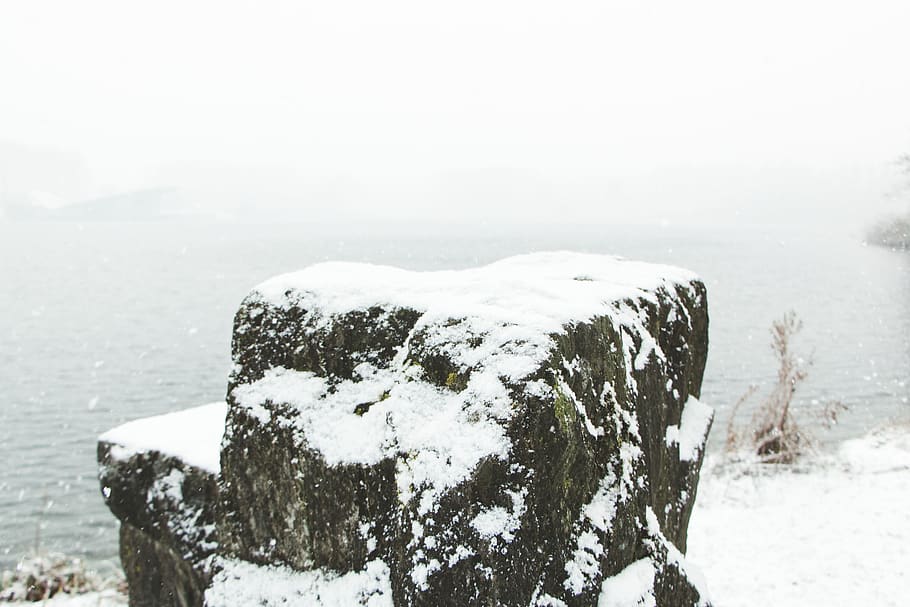 stone, winter, snow, white, black, lake, nature, park, saturday HD wallpaper