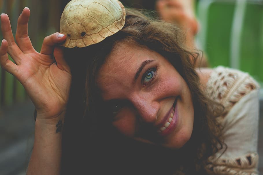 portrait, headshot, one person, focus on foreground, front view HD wallpaper