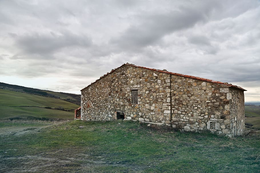 View Of Stone Cottage In Italy, clouds, green, hill, home, land HD wallpaper