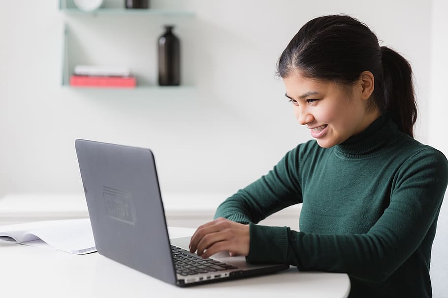 Happy Woman On Computer Photo, Women, Business, Laptop, Office, HD wallpaper