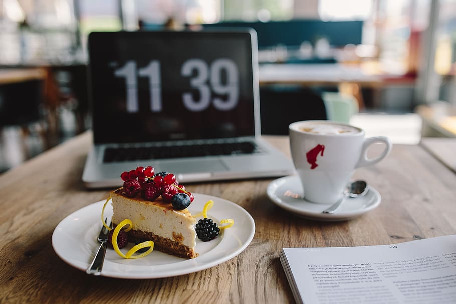 Working in a restaurant: Macbook, Cheese Cake and Cup of Coffee, HD wallpaper