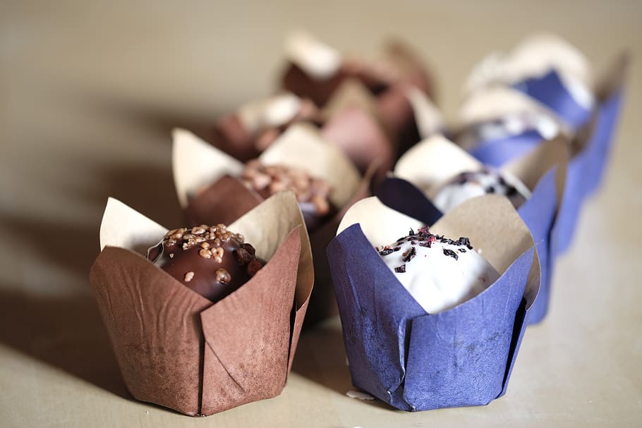 cupcake, muffins, dessert, baked, candy, food, frosting, chocolate HD wallpaper
