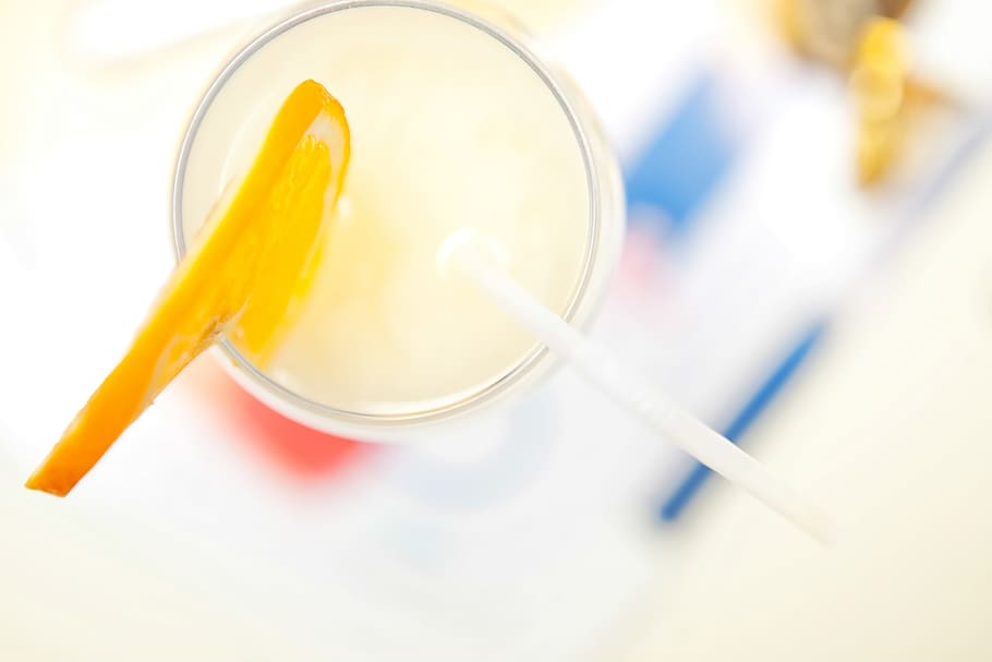 macro, cocktail, closeup, cold, liquid, bar, yellow, white HD wallpaper