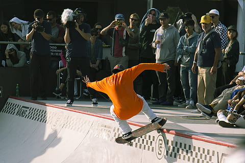 man riding skateboard, person, human, people, leisure activities HD wallpaper