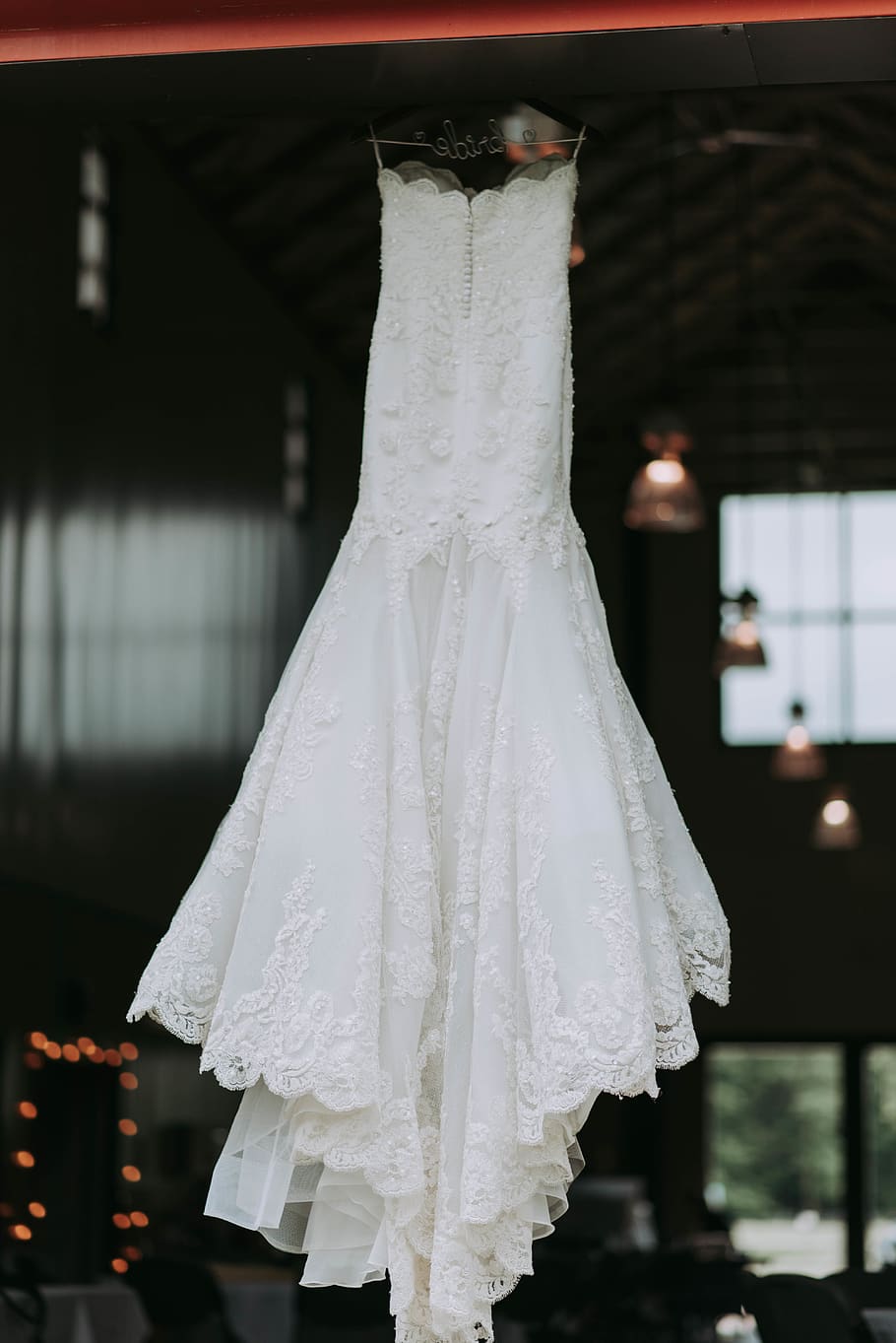 women's white strapless wedding dress hanged on clothes hanger, HD wallpaper