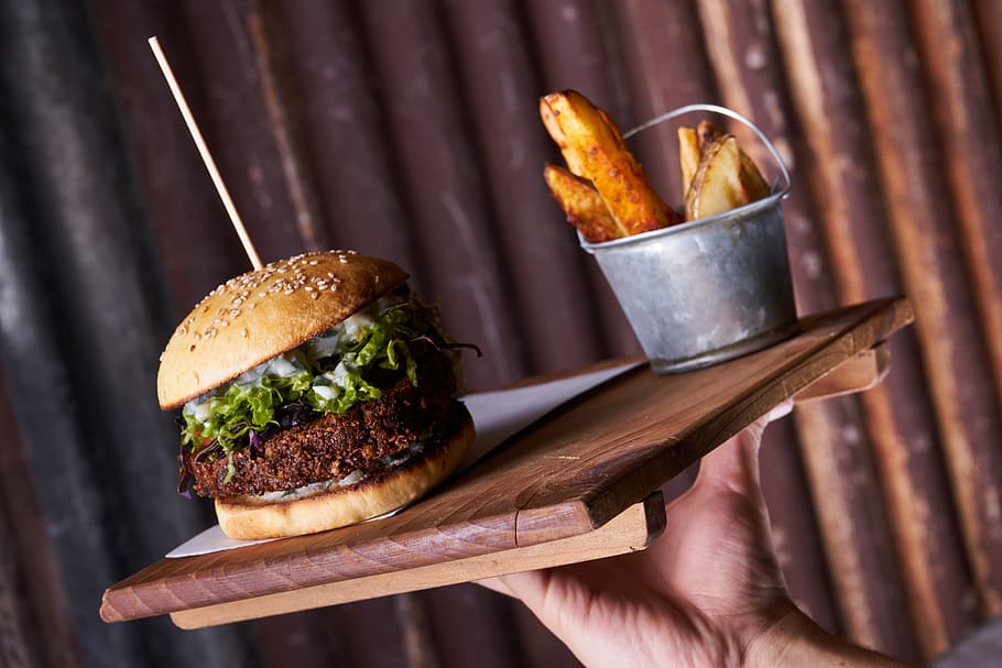 Person Holding Burger on Wooden Tray, beef, blur, bread, bucket HD wallpaper