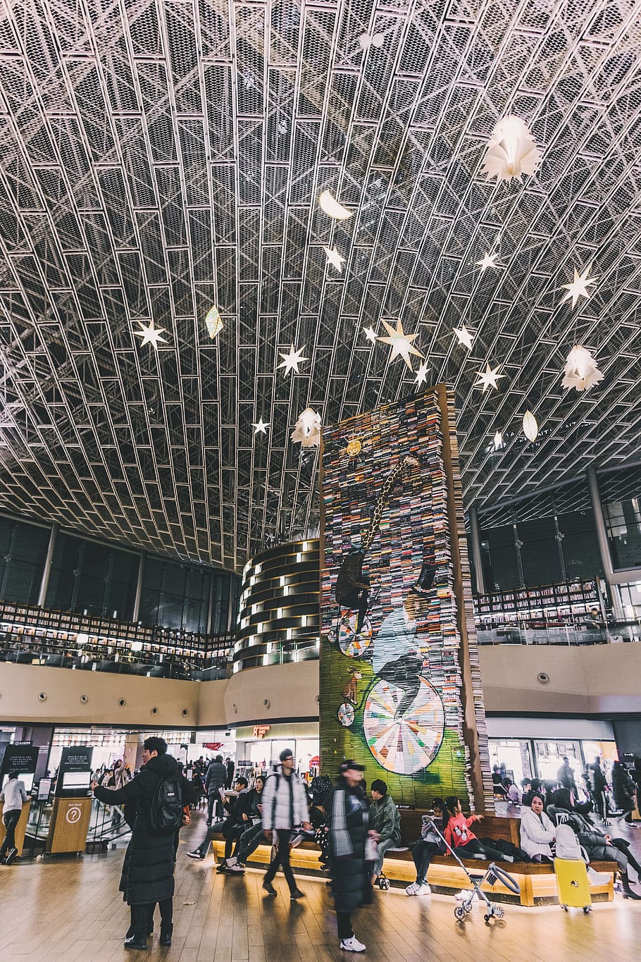 people gathered inside hall, real people, architecture, indoors HD wallpaper