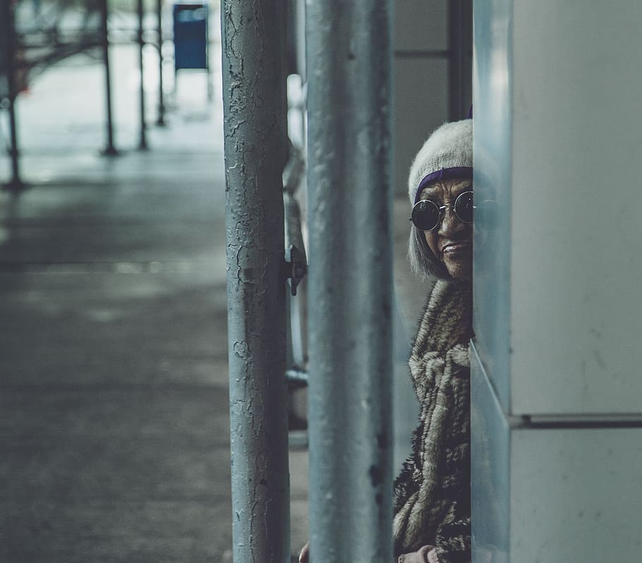Person Leaning On Wall, beanie, elderly, eyewear, looking, sunglasses HD wallpaper