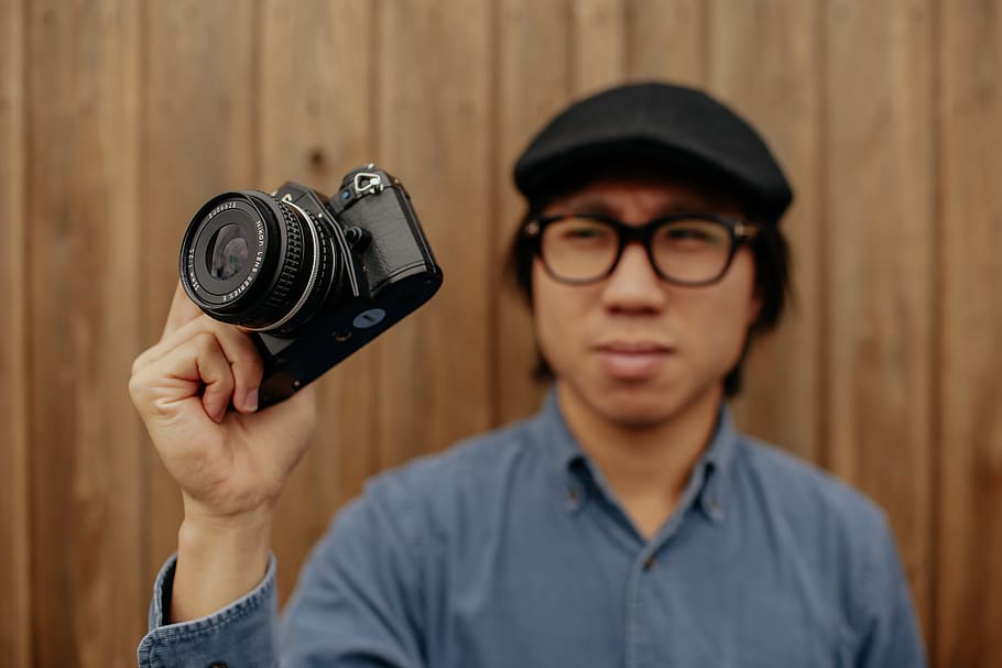 man standing while holding black camera, human, person, electronics HD wallpaper