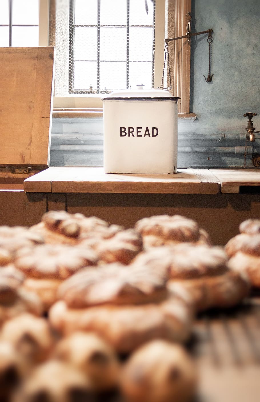 White Bread Jar, baked, bakery, baking, close-up, container, delicious HD wallpaper