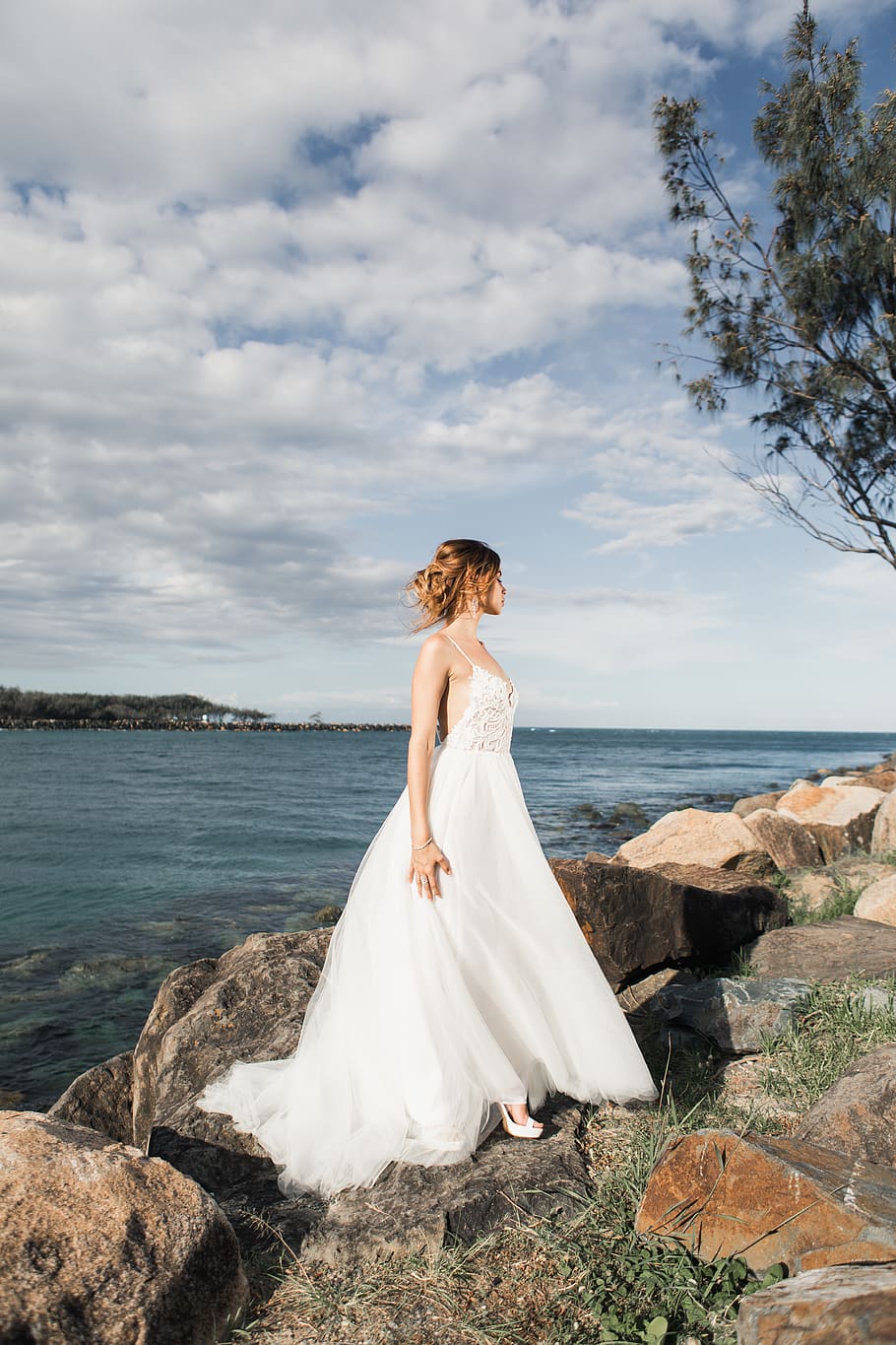 Woman Wearing Wedding Gown, bride, dress, elegant, female, ocean, HD wallpaper