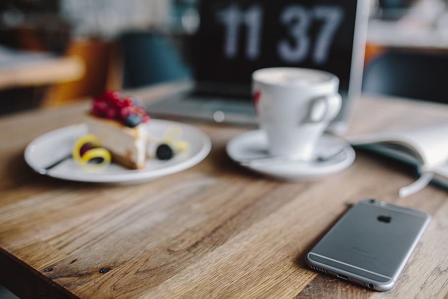 Working in a restaurant: Macbook, Cheese Cake and Cup of Coffee HD wallpaper