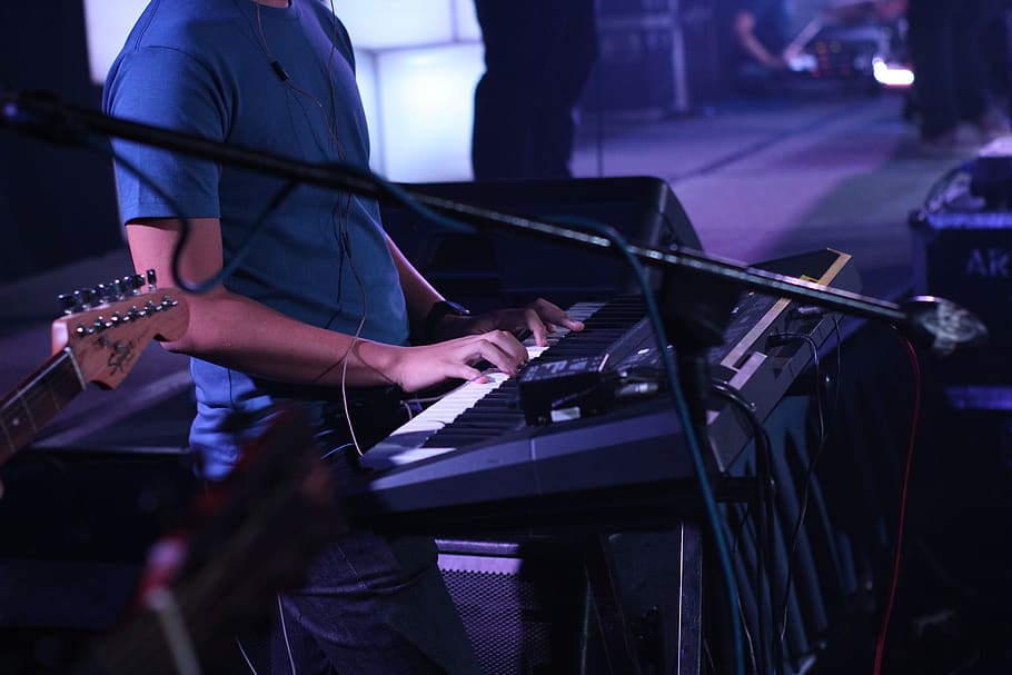 Man Standing While Playing Keyboard, band, guitar, instruments HD wallpaper