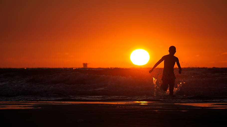 person walks on water, human, people, silhouette, sun, scheveningen beach, HD wallpaper