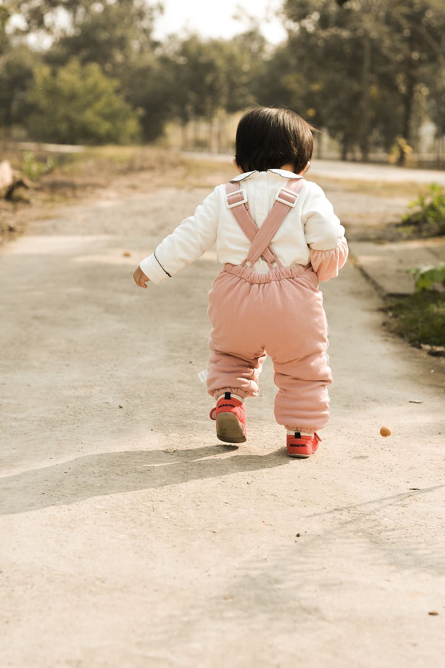 toddler walking on pathway during daytime, full length, one person HD wallpaper