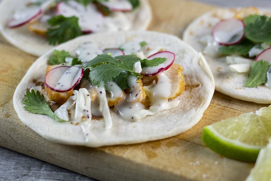 vegetables with white sauce, food, bread, taco, lime, egg, pita HD wallpaper