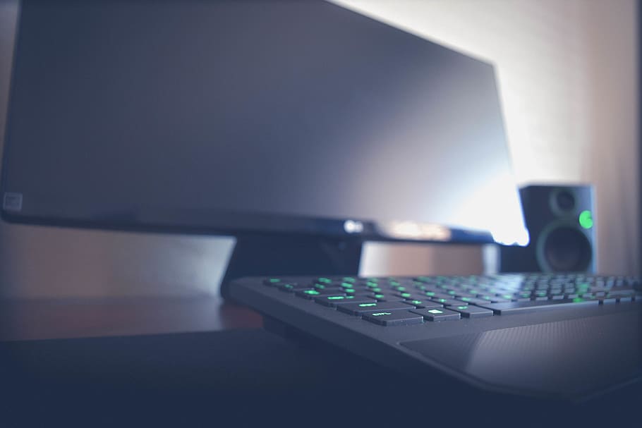 desk, desktop, work, workspace, computer, screen, monitor, speaker HD wallpaper