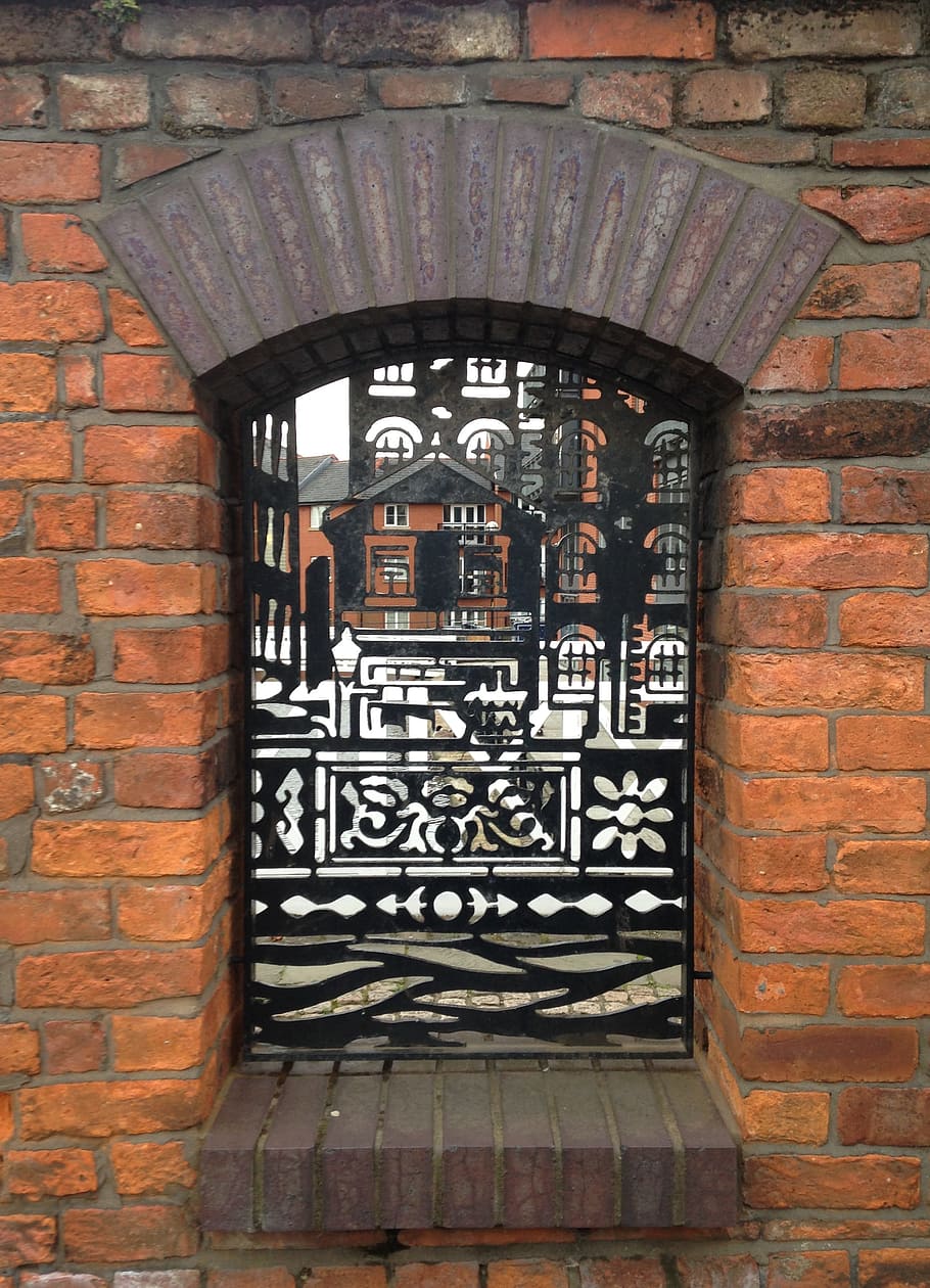 Original archway with modern ironwork detailing, canal Basin, Ducie Street, Manchester. HD wallpaper