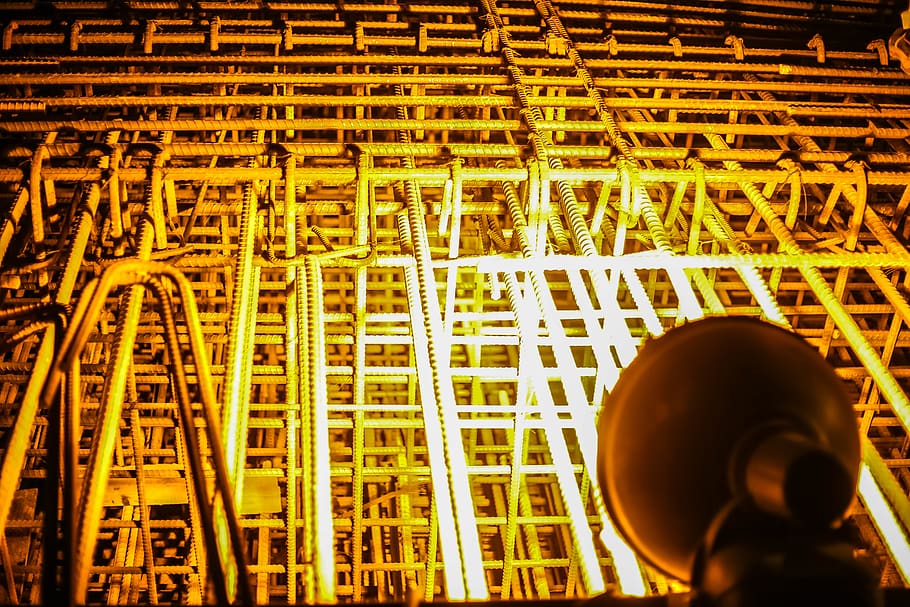 lighted metal frames, amusement park, work at night, iron rods HD wallpaper