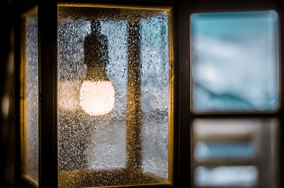 white light bulb, cold, bokeh, blue, blur, glow, yellow, window HD wallpaper