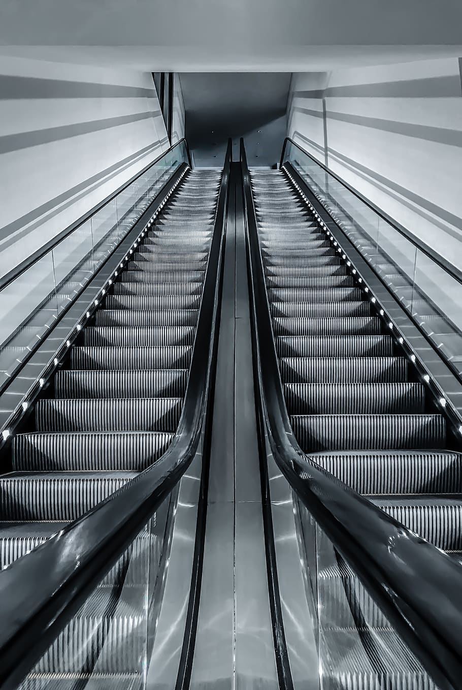 two escalators, singapore, corridor, banister, staircase, handrail HD wallpaper