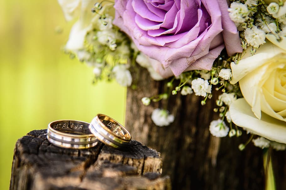 wedding, ring, engagement, couple, pair, blur, wood, bouquet HD wallpaper