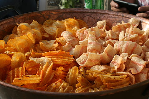 chips, snack, eat, potato chips, salty, nibble, food, crispy HD wallpaper
