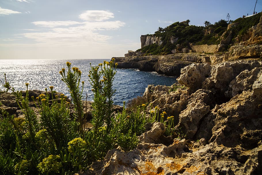Cliff and Body of Water Landscape Photography, bay, beach, daylight HD wallpaper