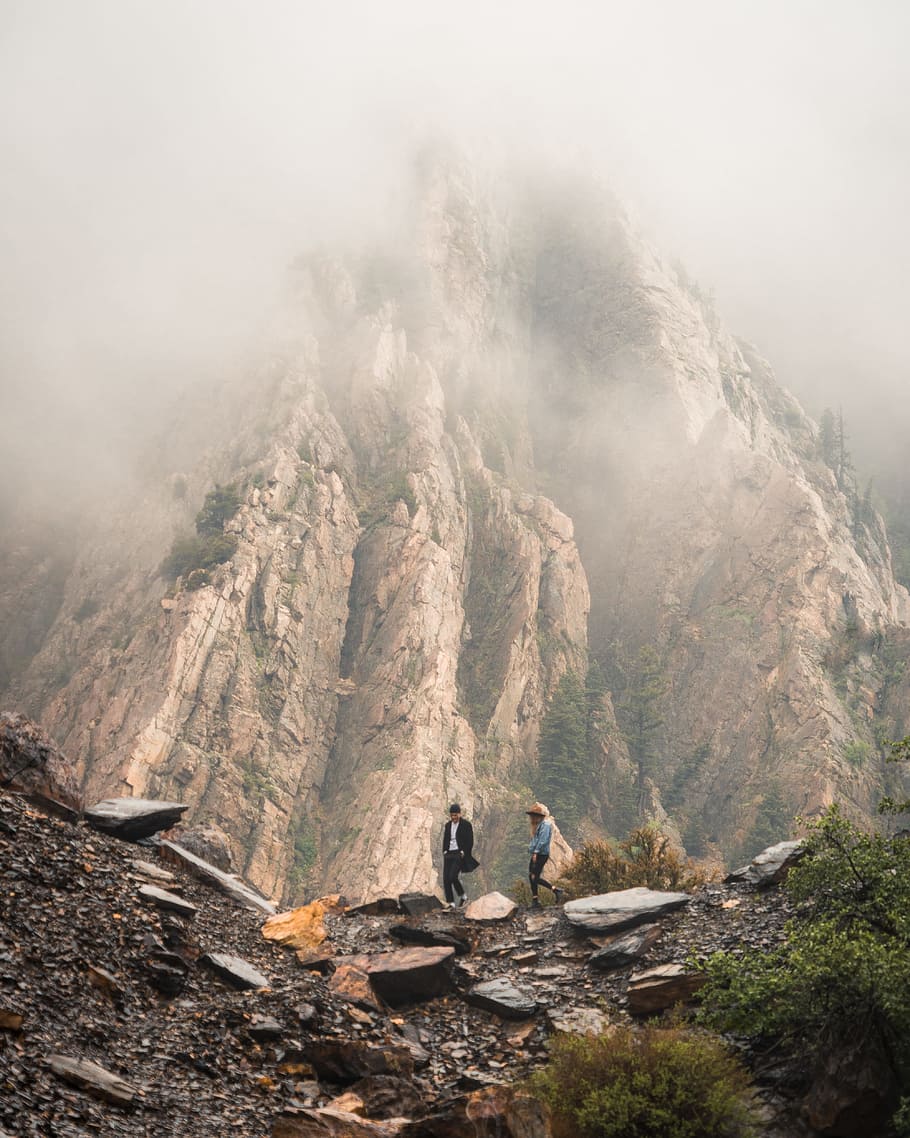 two person walking near rock formation, mountain, mist, fog, cloud HD wallpaper
