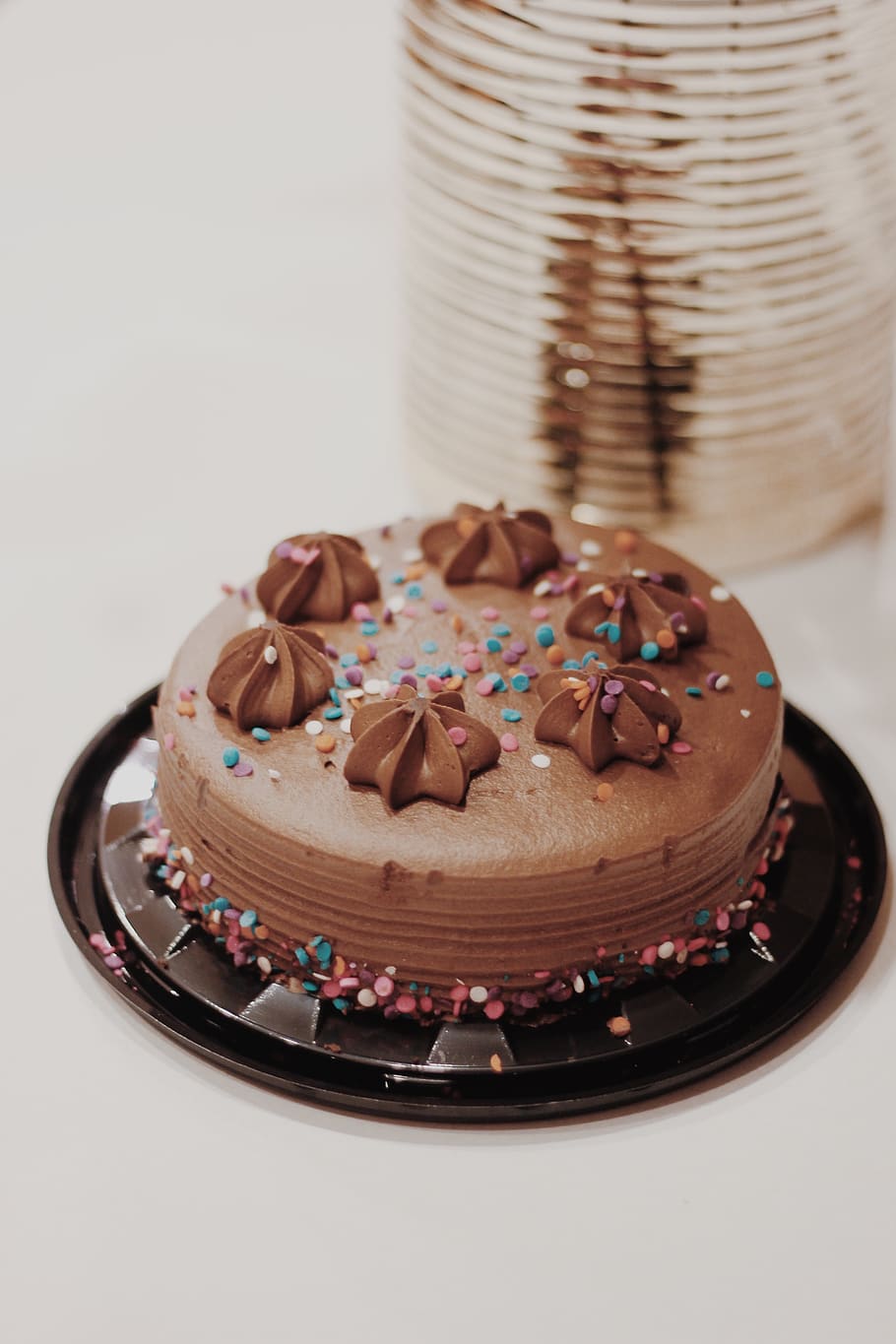 round chocolate coated cake, sweet food, dessert, baked, indulgence HD wallpaper
