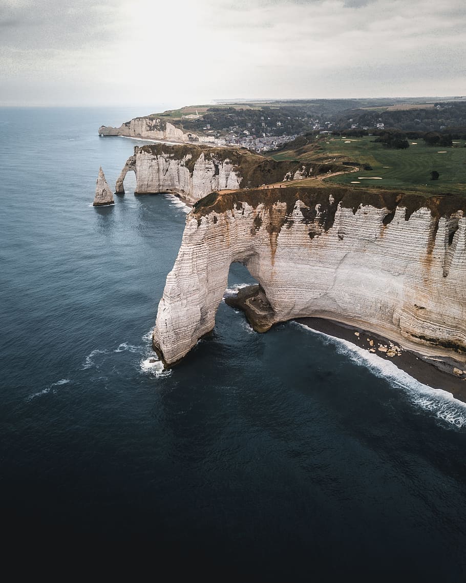 brown and green cliff and body of water, drone, sea, étretat, HD wallpaper