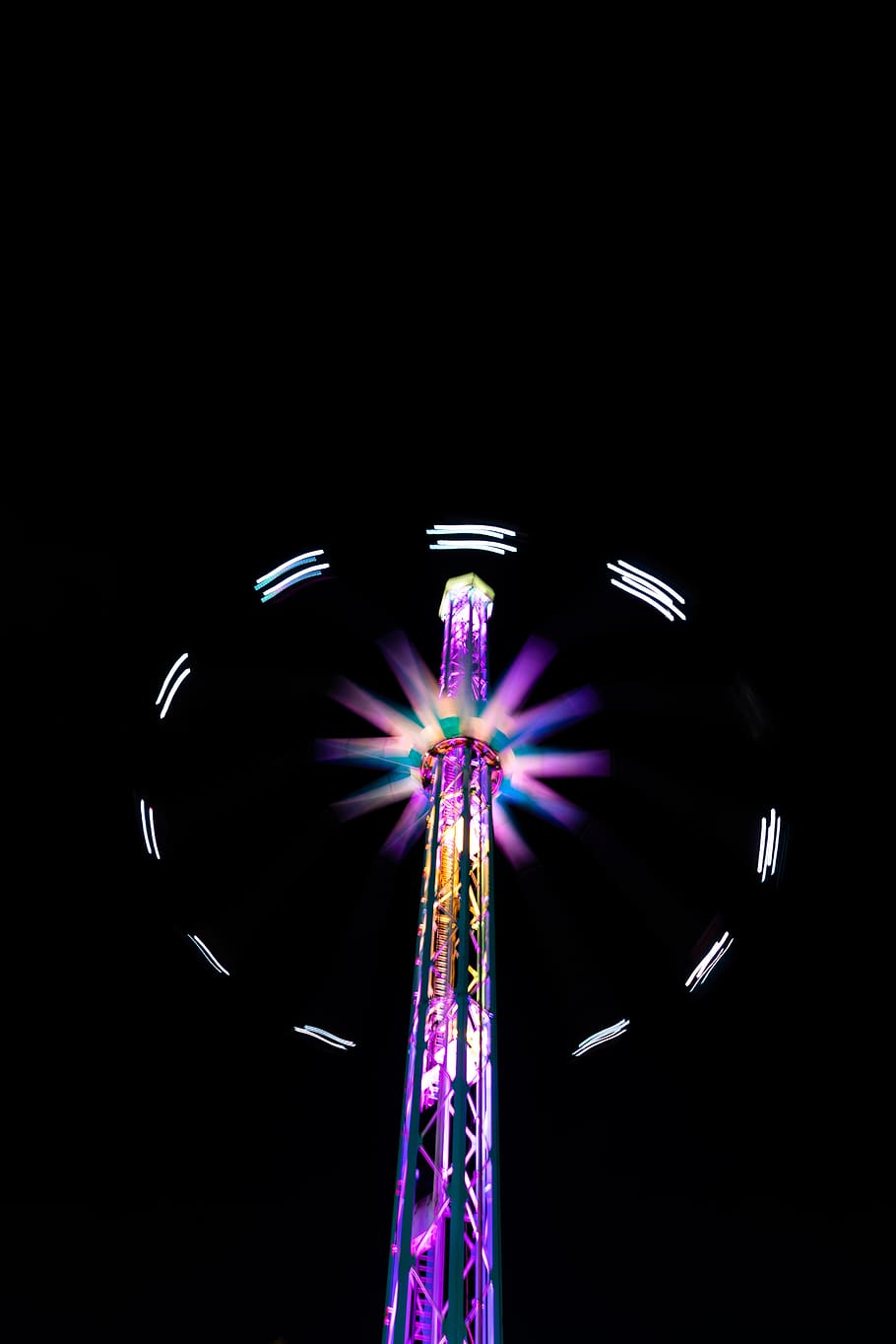 purple light tower, ferris wheel, amusement park, theme park HD wallpaper