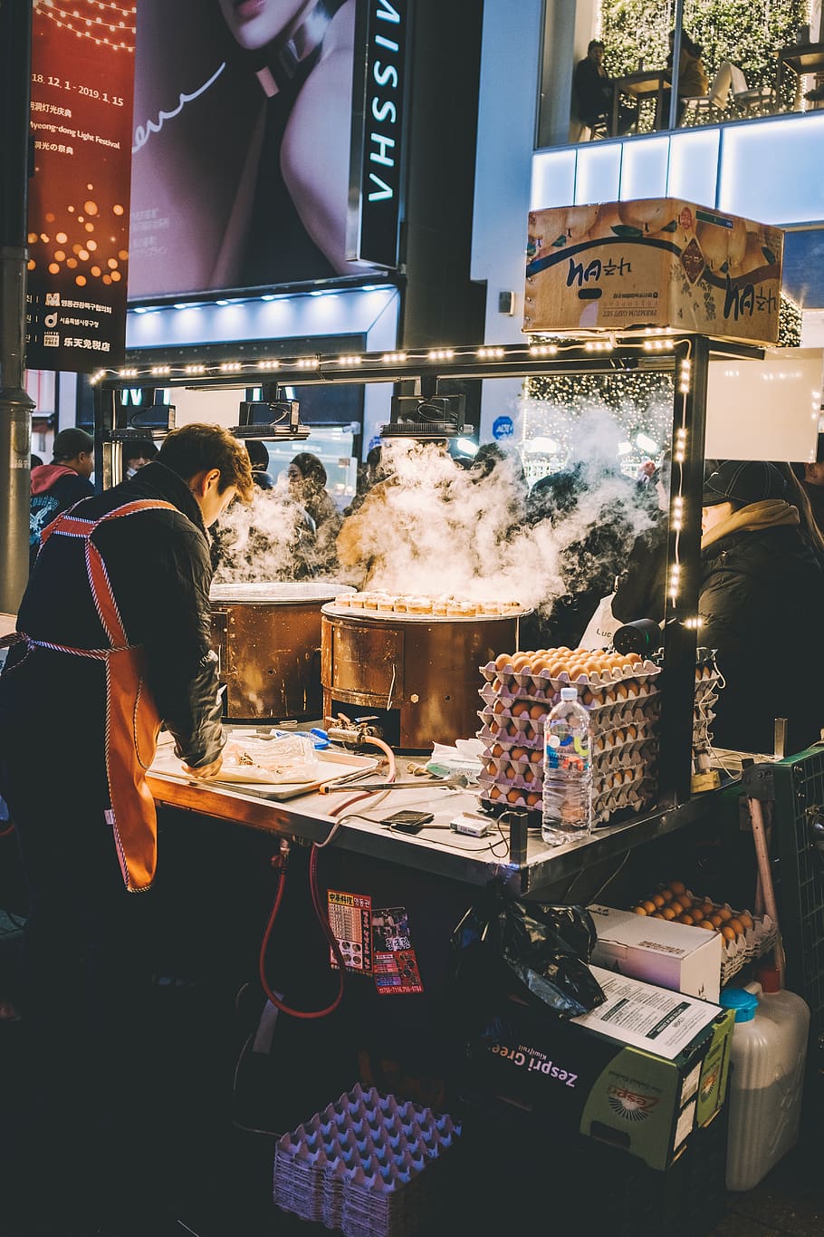 man looking at table, human, person, myeong-dong, 83-5 myeong-dong HD wallpaper