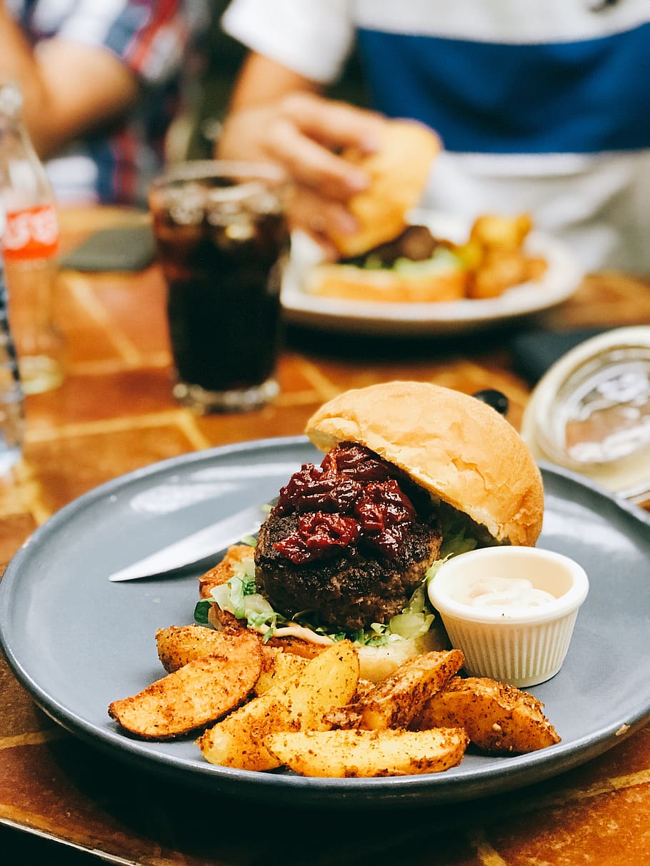 burger on plate, food and drink, table, ready-to-eat, freshness HD wallpaper