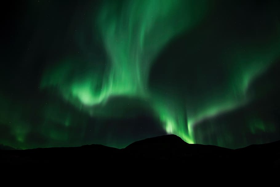 aurora, green, space, sky, atmosphere, mountain, silhouette HD wallpaper
