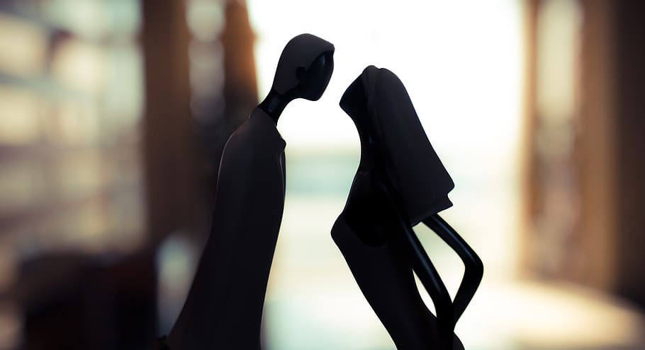 statue, wedding, focus on foreground, black color, indoors HD wallpaper