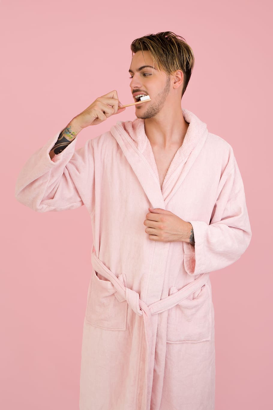 bathrobe, morning, brushing teeth, man, male, handsome man, HD wallpaper