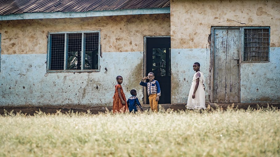 people outside building, architecture, child, building exterior HD wallpaper