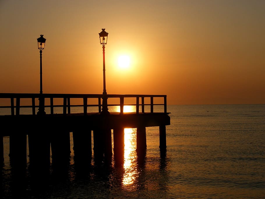 dock, lantern, light, shore, beach, water, flow, sea, sky, sunset HD wallpaper