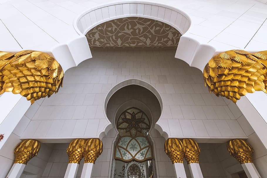 Details of Sheikh Zayed Mosque in Abu Dhabi (UAE), low angle view HD wallpaper